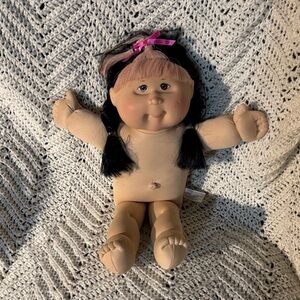 Rare cabbage Patch Kids Kids Doll Vintage Tan Doll with Black Hair and Pink Bow
